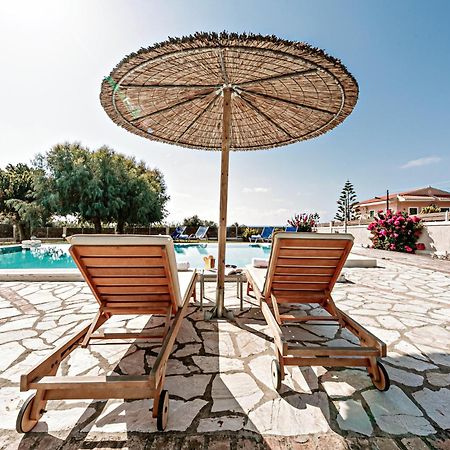 Skidi Beach House Agios Matthaios  Exterior photo
