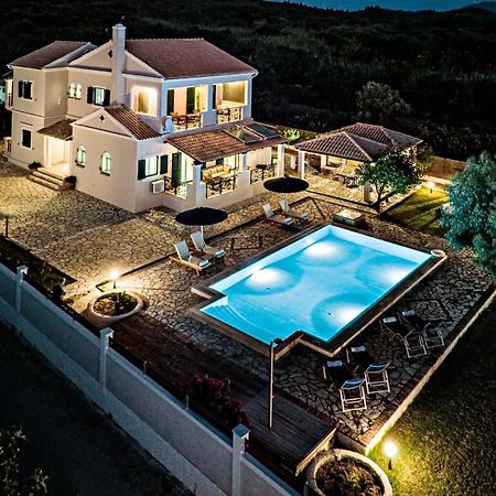 Skidi Beach House Agios Matthaios  Exterior photo