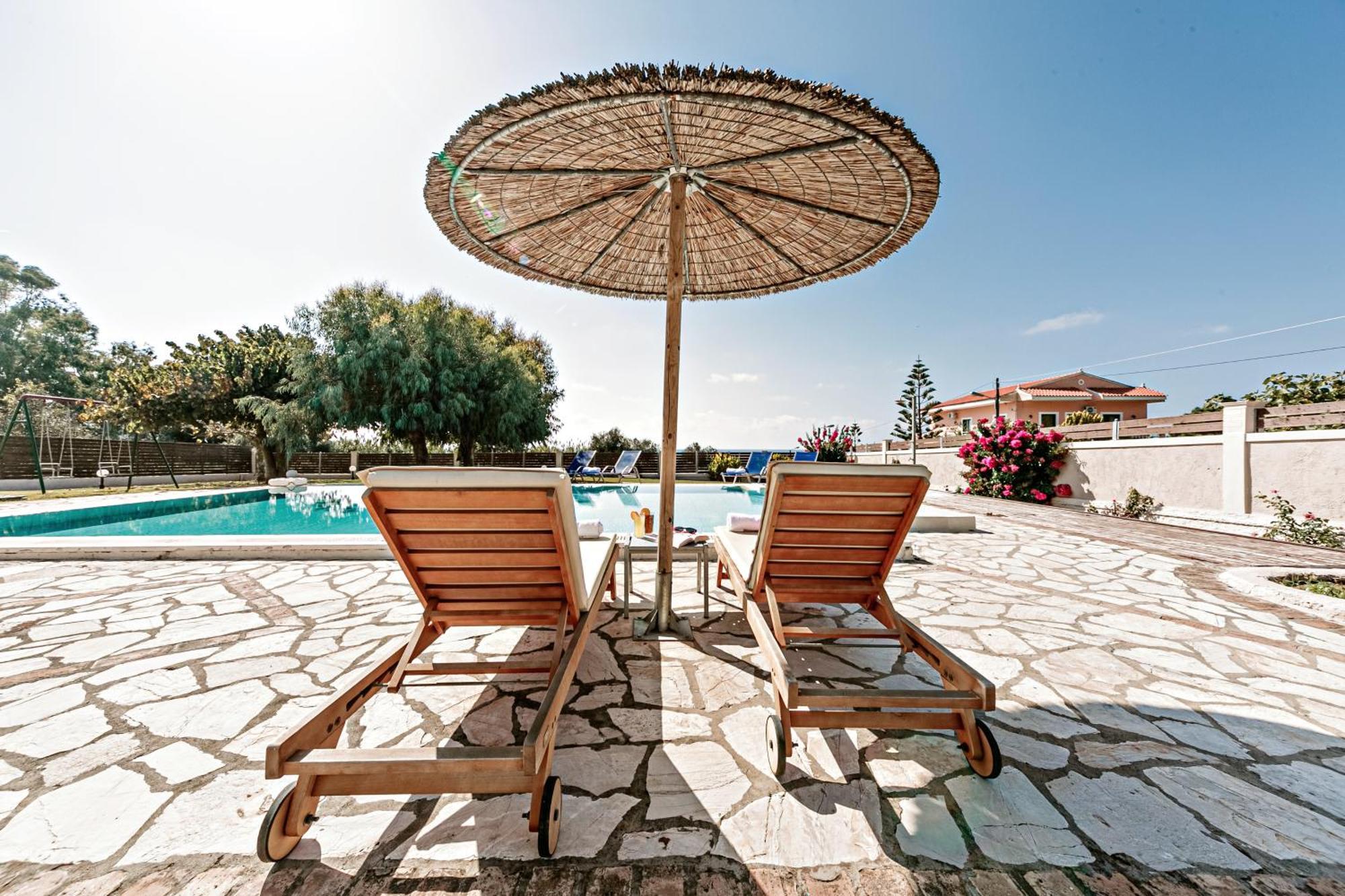 Skidi Beach House Agios Matthaios  Exterior photo