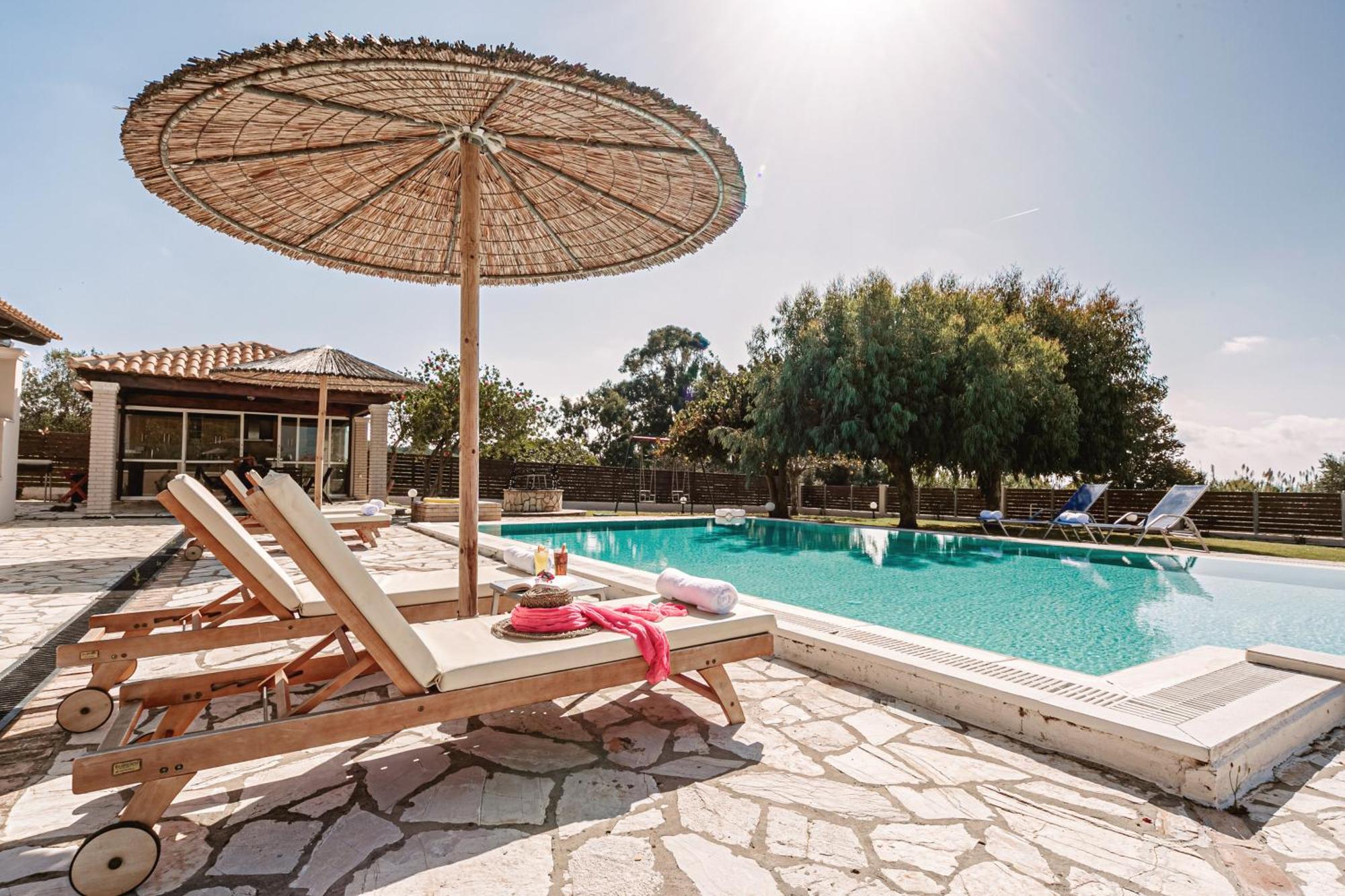Skidi Beach House Agios Matthaios  Exterior photo