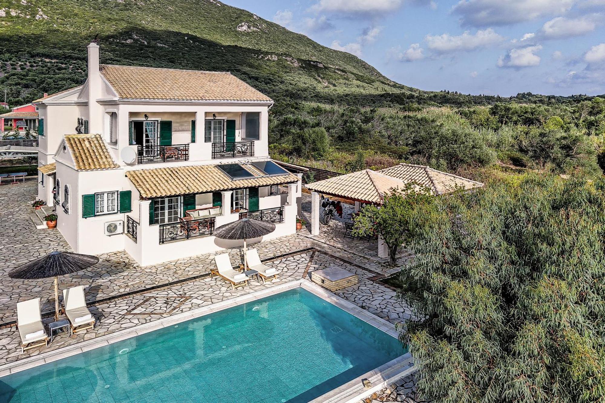 Skidi Beach House Agios Matthaios  Exterior photo