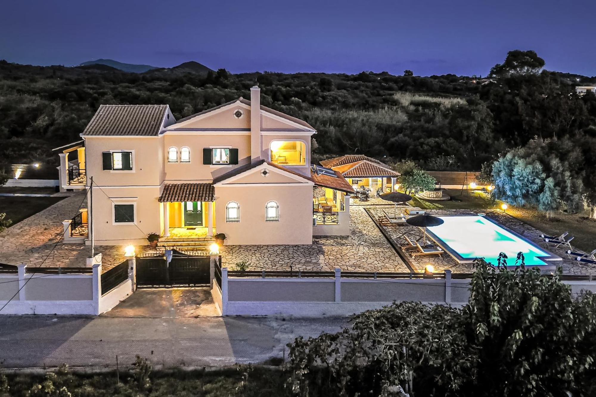 Skidi Beach House Agios Matthaios  Exterior photo
