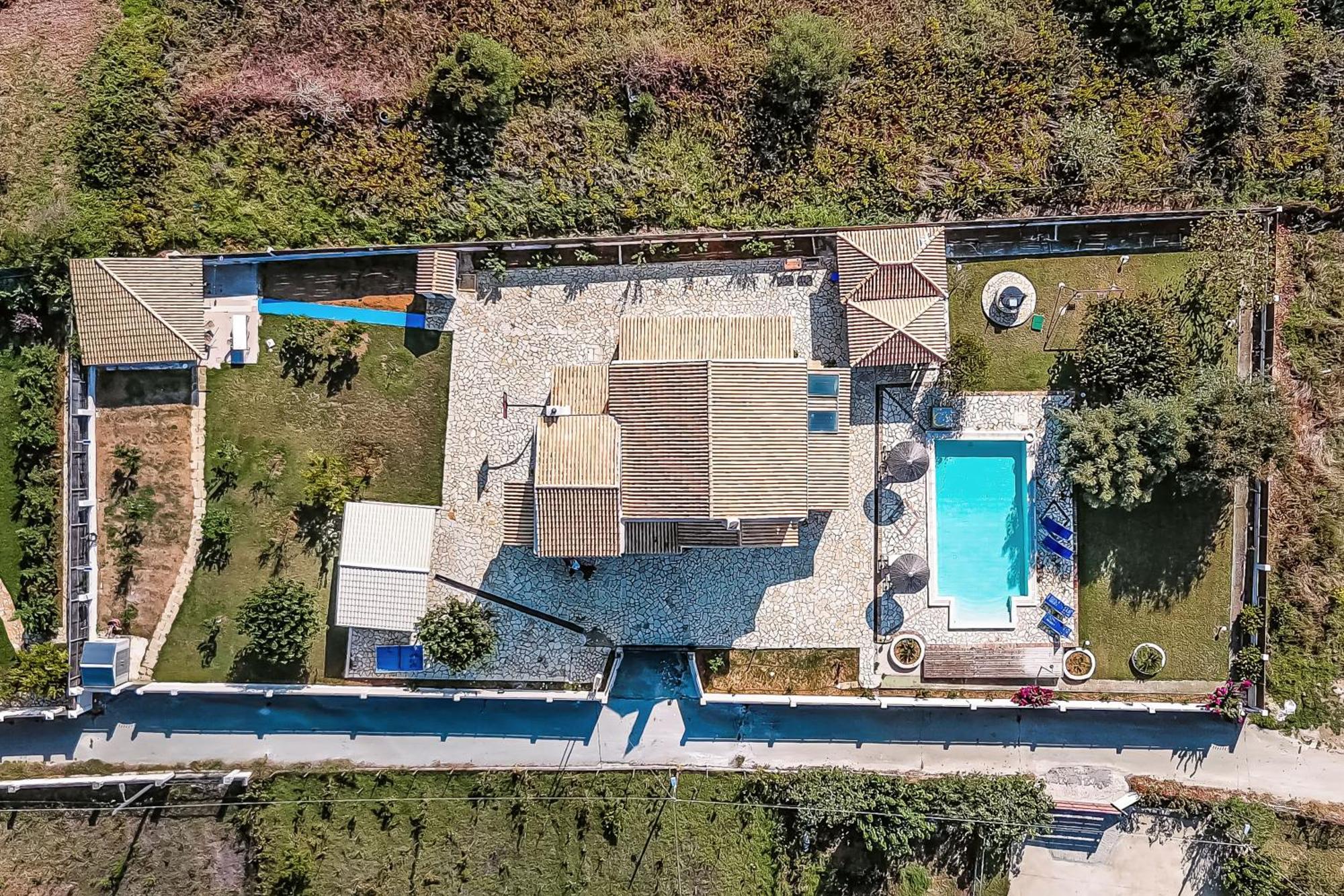 Skidi Beach House Agios Matthaios  Exterior photo