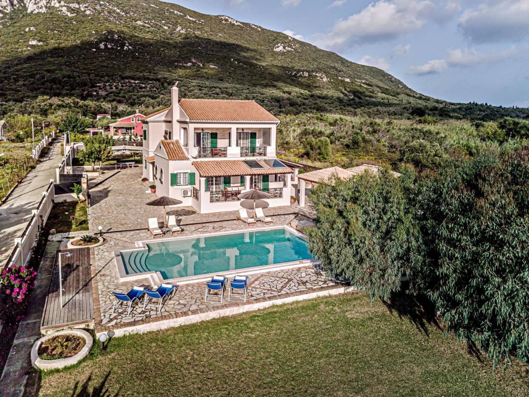 Skidi Beach House Agios Matthaios  Exterior photo